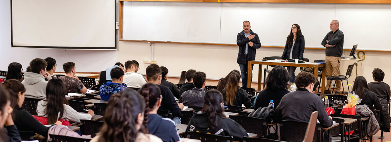 docente clase marzo 2025 10 1260wide