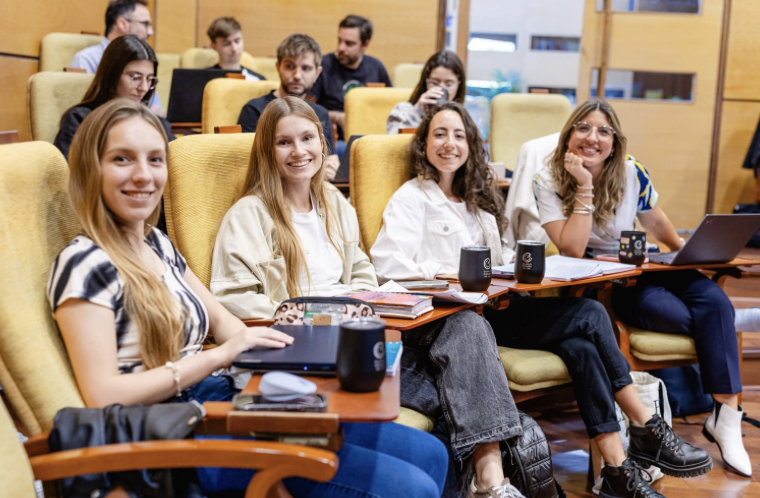 escuela de graduados cursado