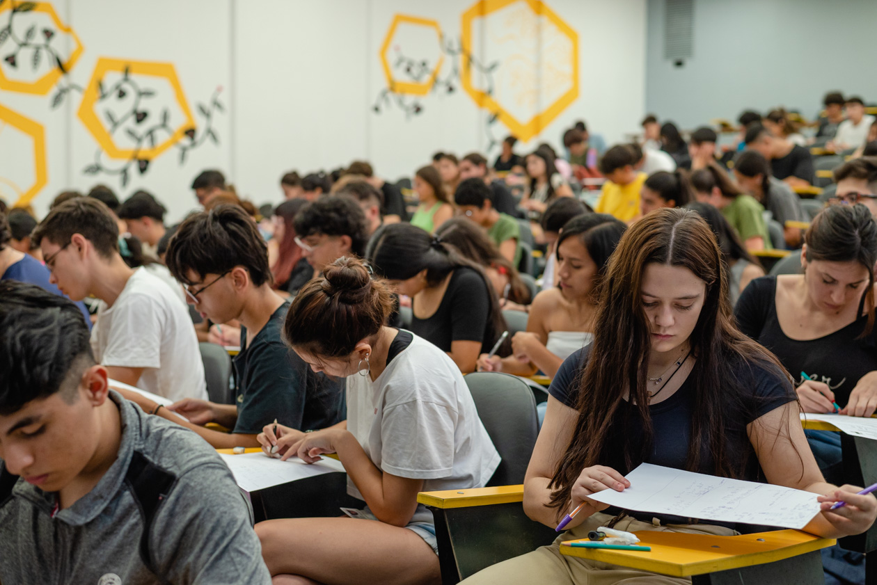 estudiates en aula