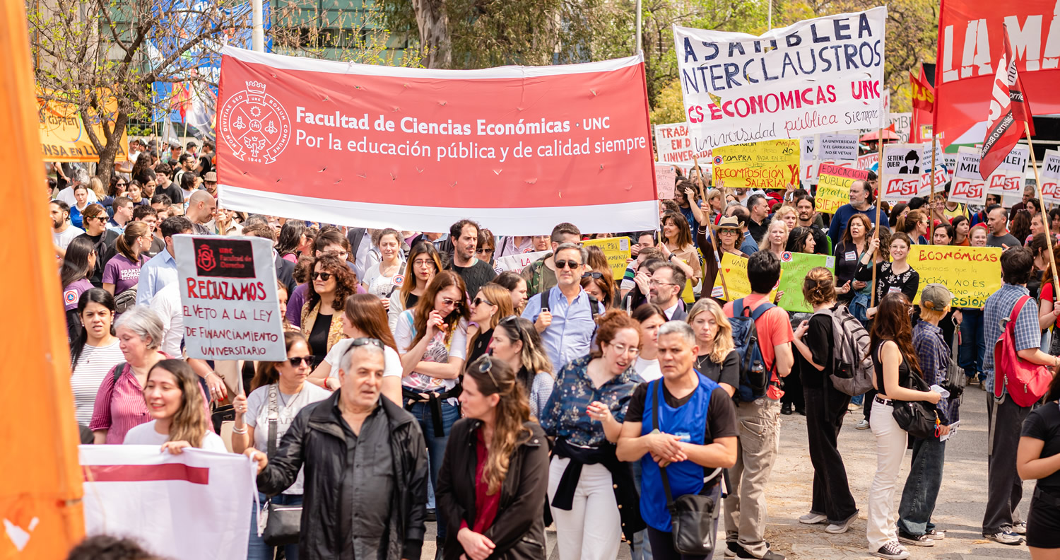 marcha universitaria septiembre 2025 asamblea interclaustros