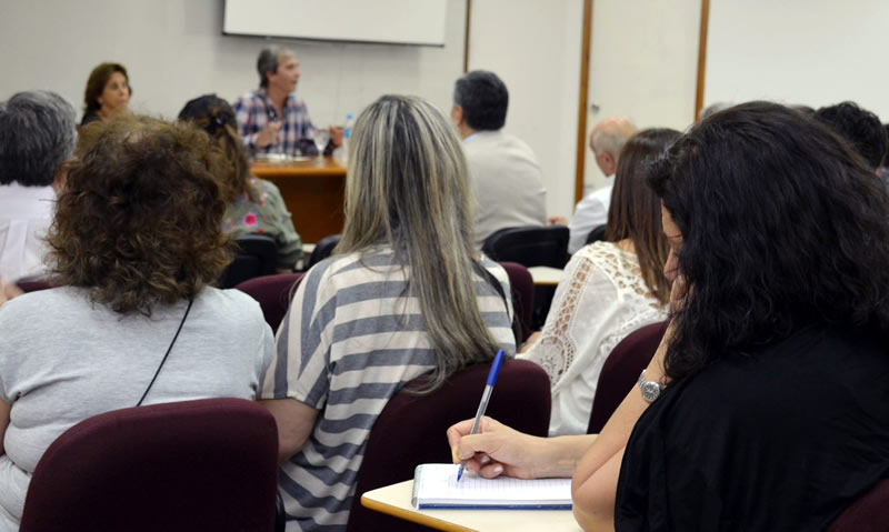 Reunión con profesores de la Facultad