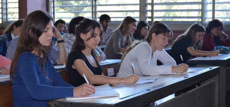 Imagen de una clase del Profesorado en Ciencias Económicas