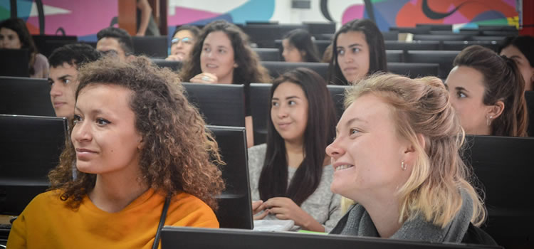 Imagen de estudiantes internacionales que cursaron durante el primer semestre de 2019 en nuestra Facultad
