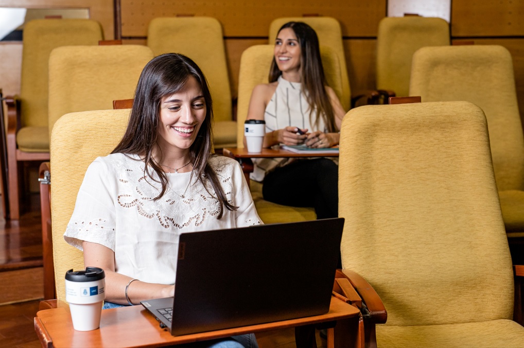 graduados estudiantes mujeres clases