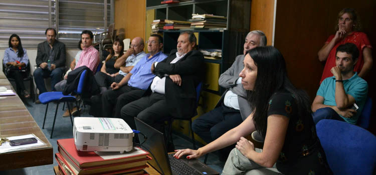 Imagen de un workshop realizado en el salón de seminarios del Instituto de Administración