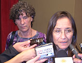 Adelante, Carolina Scotto. Atrás, Hebe Goldenhersch - Foto: Marcelo Coser (FCE)