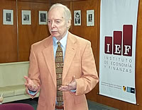 Marcus Miller disertó sobre Rescates y Reformas Bancarias - Foto: Marcelo Coser (IEF)