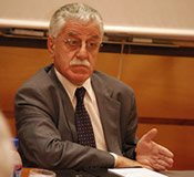 Juan Carlos Tedesco en la Facultad de Ciencias Económicas de la UNC - Foto: gentileza Néstor Sargiotto